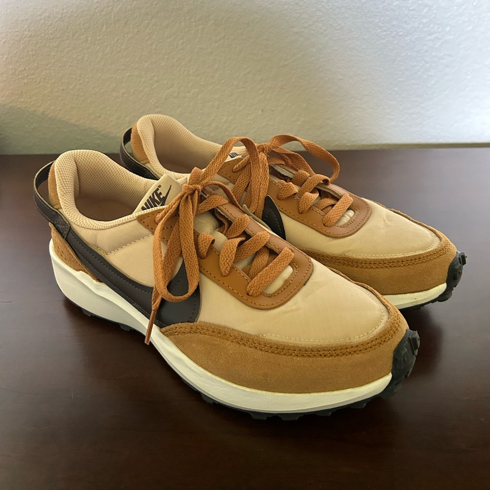 Nike Women’s Waffle Running Shoe Size 8